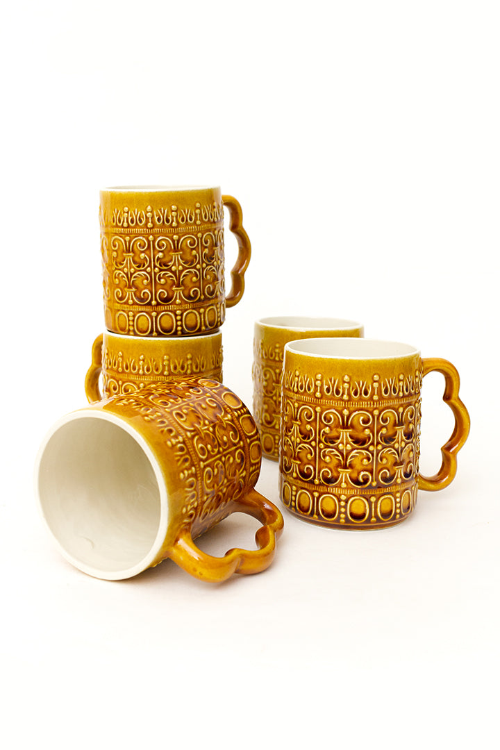 Portugese vintage mokken geel/bruin met bijzonder handvat - set van 6