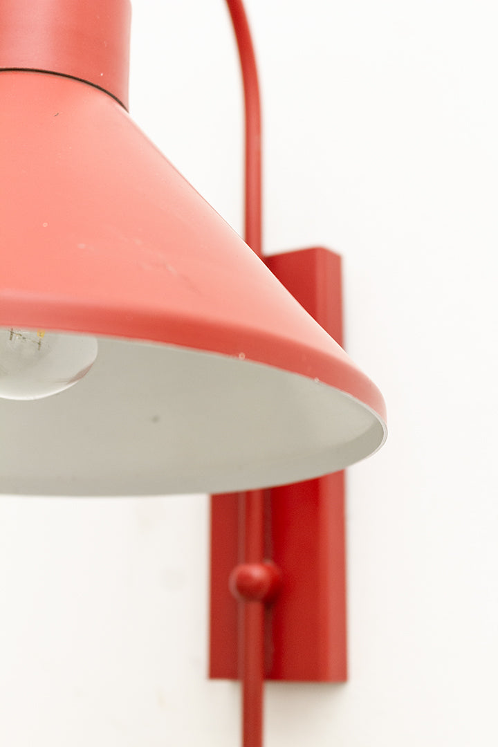 Rode minimalistische wandlamp vintage jaren 80/90