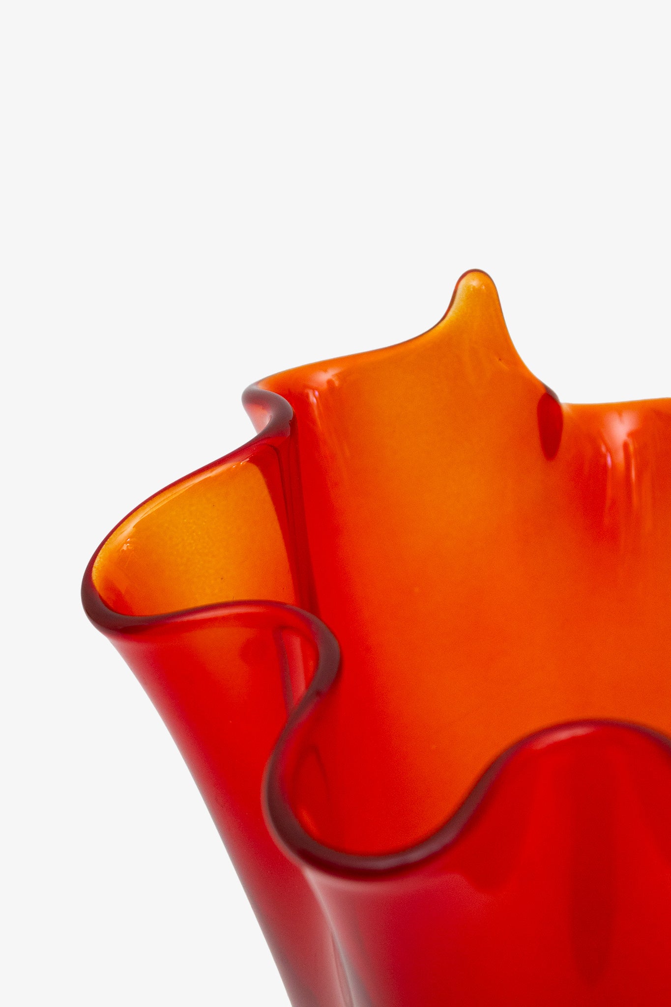 Rode vintage glazen servetvaas