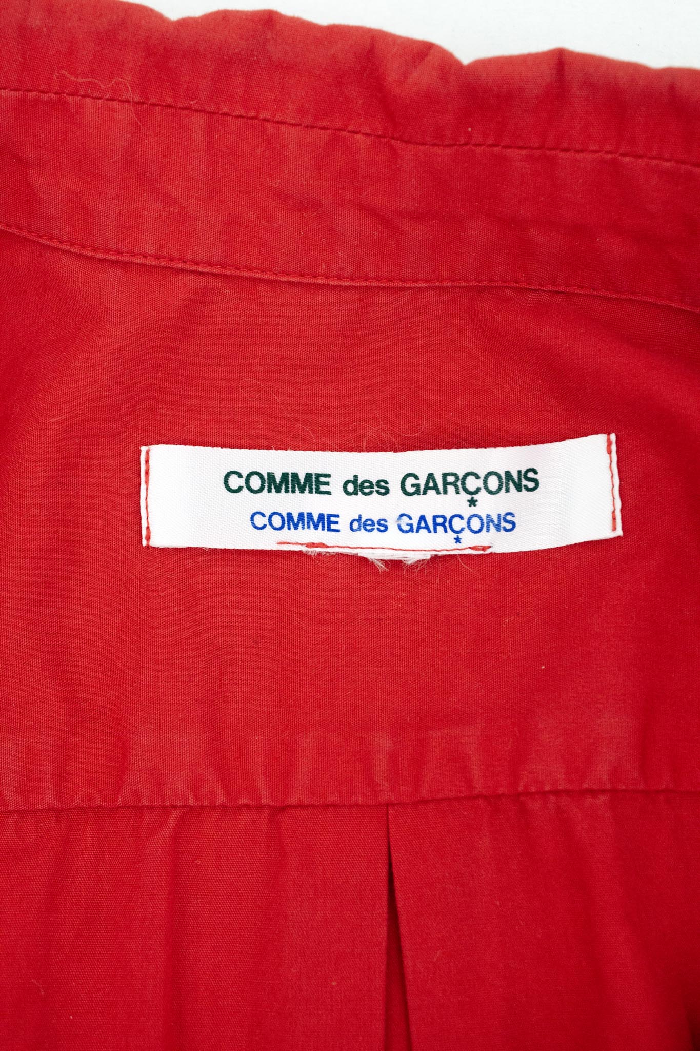 Rode katoenen Comme des Garçons AD2017 blouse met afgerond kraagje