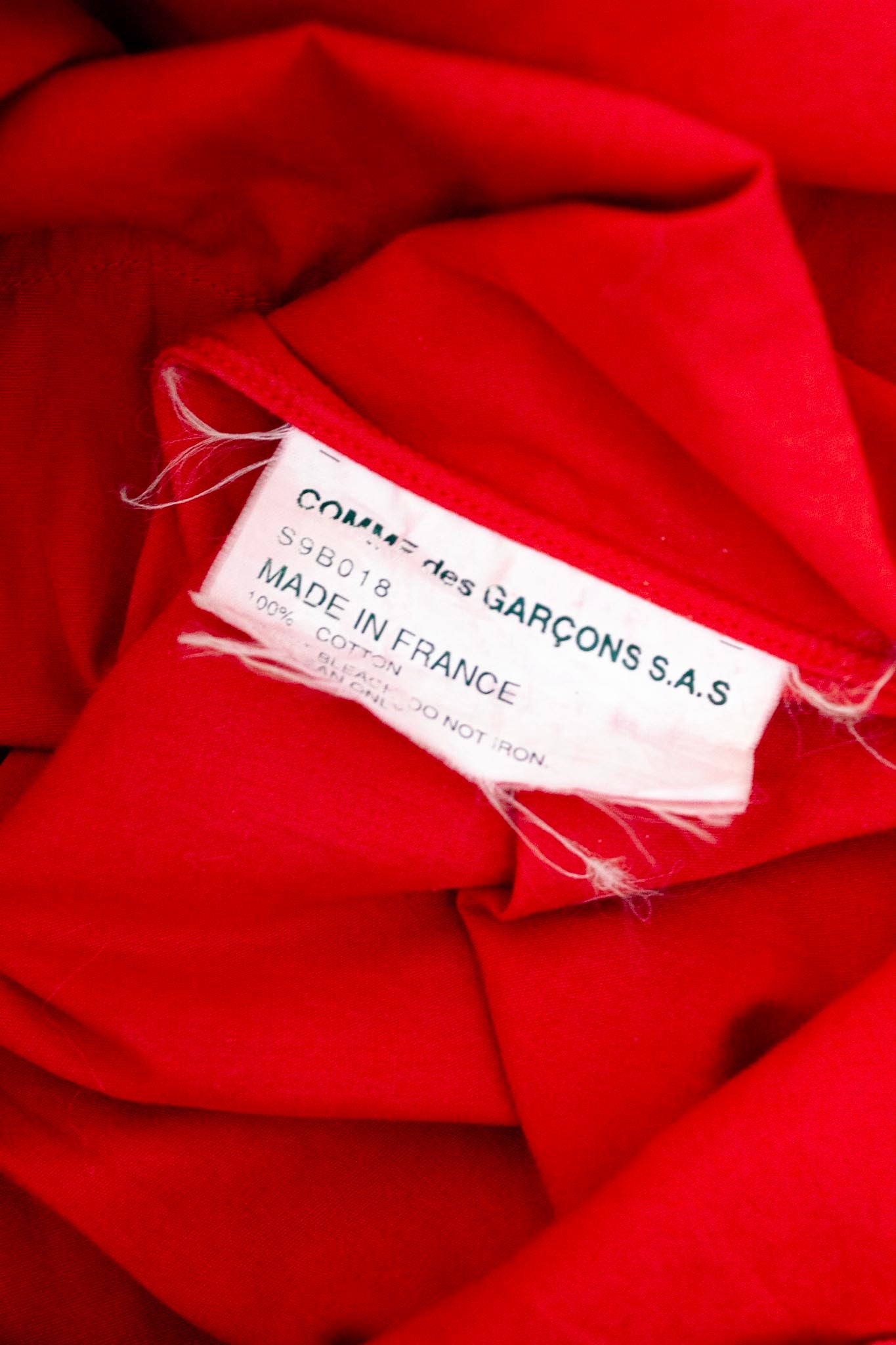 Rode katoenen Comme des Garçons AD2017 blouse met afgerond kraagje