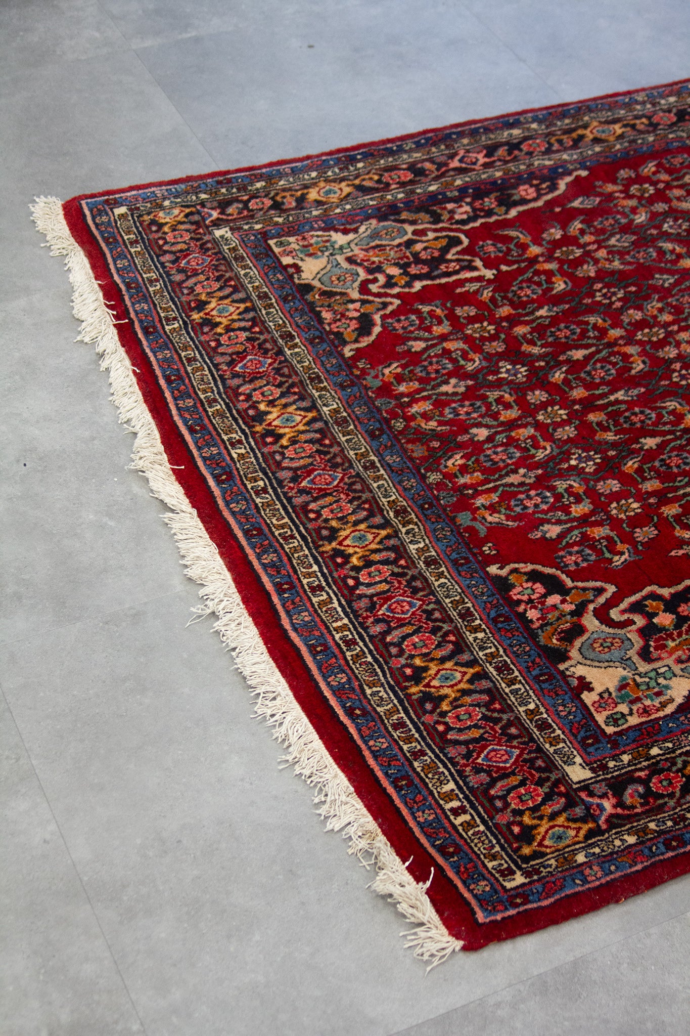 Vintage rood Perzisch vloerkleed met motieven