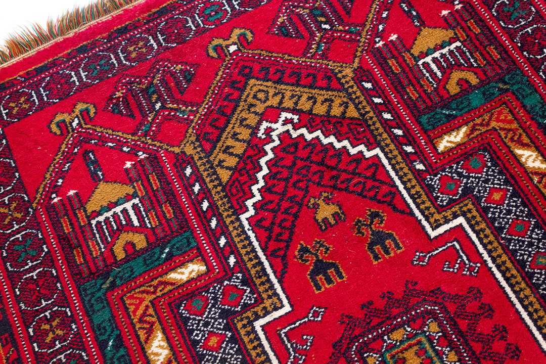 Rood tapijt met groen en bruin patroon 140x102 cm