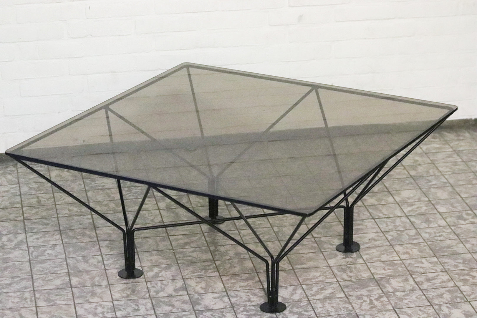 Salontafel Paola Piva look-a-like metalen fame met blad van rookglas