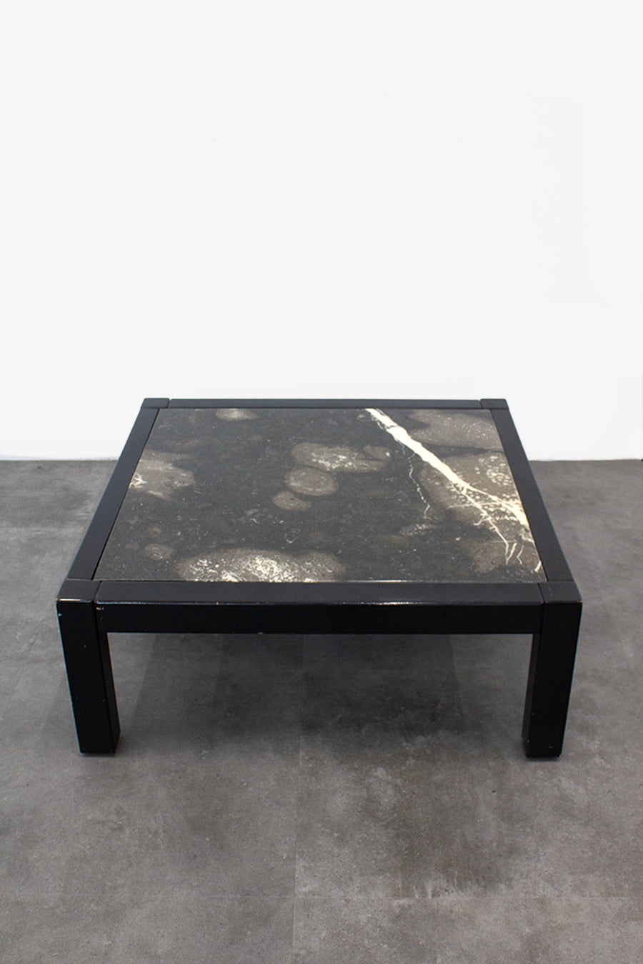 Zwarte vintage salontafel natuurstenen blad marmer steen