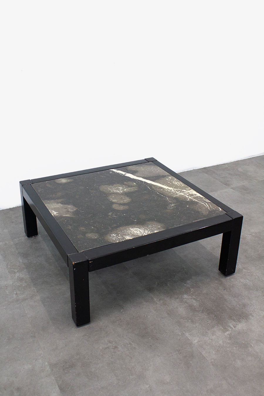 Zwarte vintage salontafel natuurstenen blad marmer steen