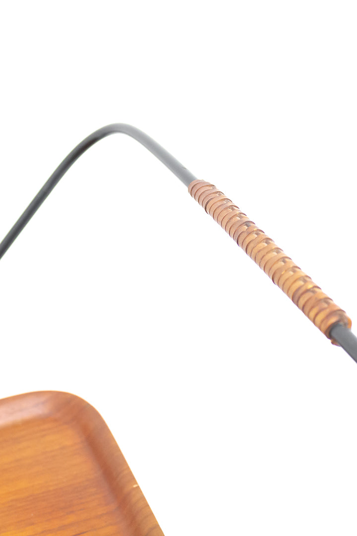 Serveerwagen met houtfineer dienbladen en zwart draadstalen frame
