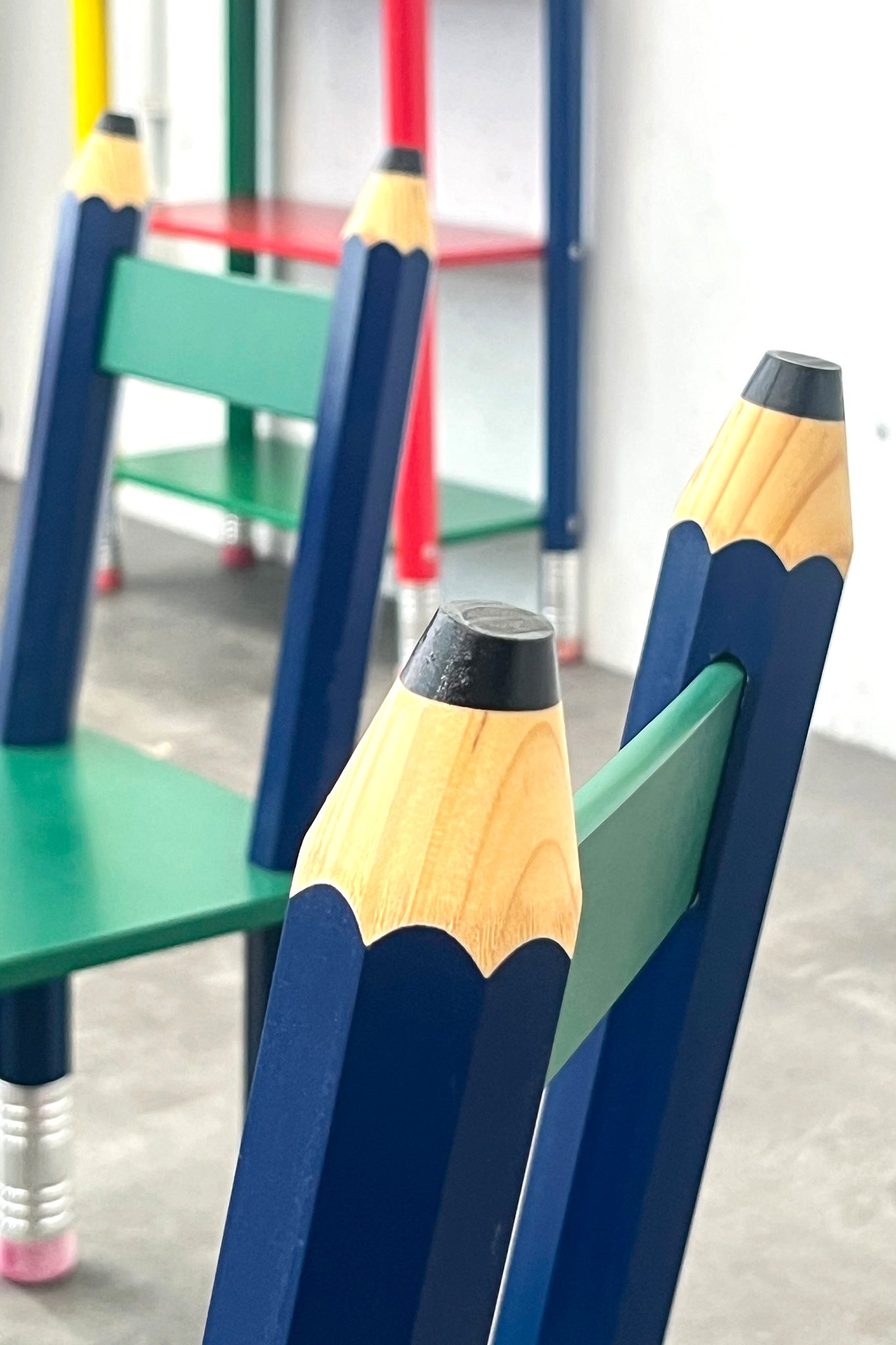 Set vintage gekleurde potlood meubels IKEA x Pierre Sala