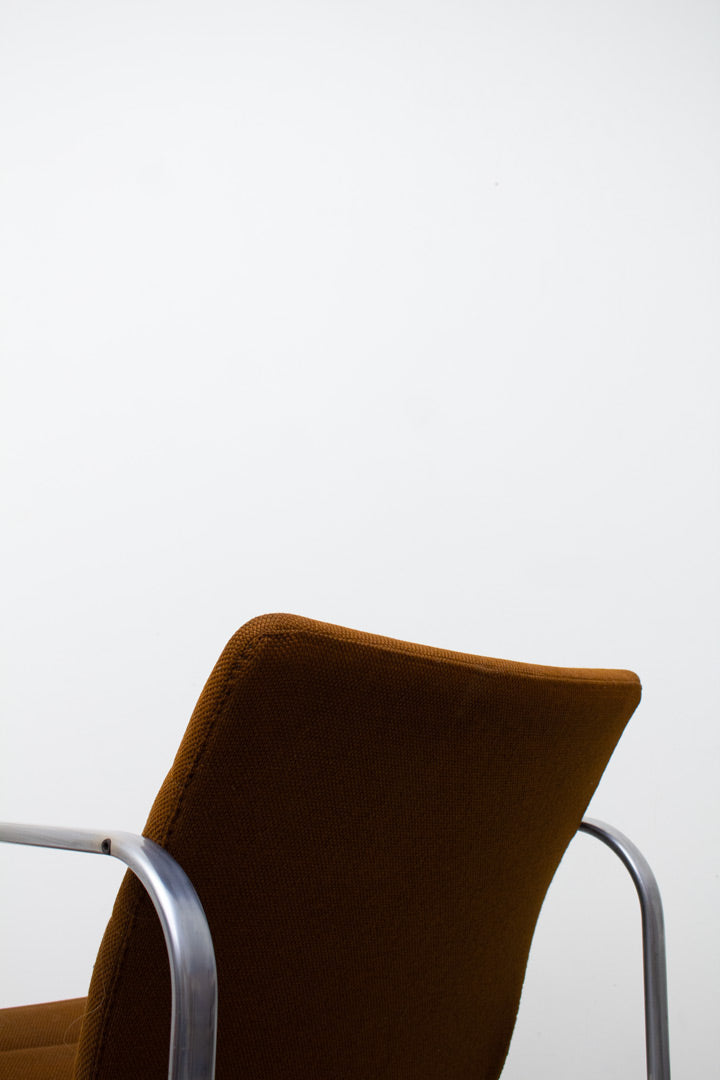 Set van 2 bruin beklede stoelen met verchroomd frame