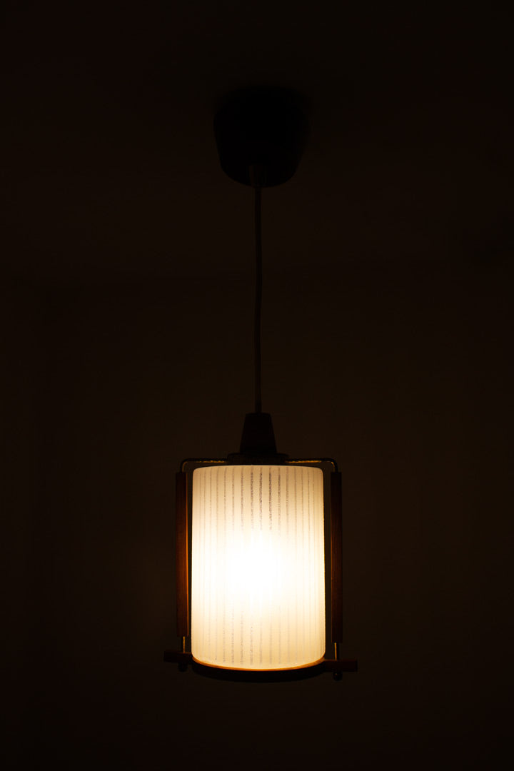 Set van 2 jaren 60 hanglampen met teakhouten details