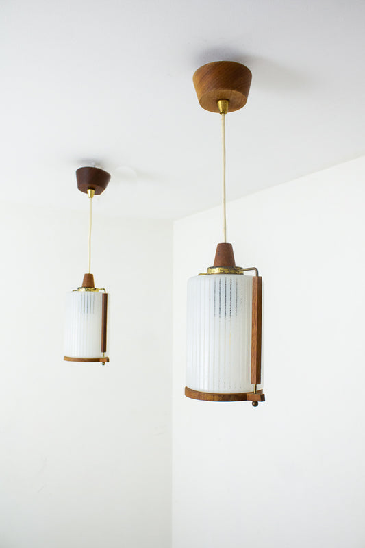 Set van 2 jaren 60 hanglampen met teakhouten details