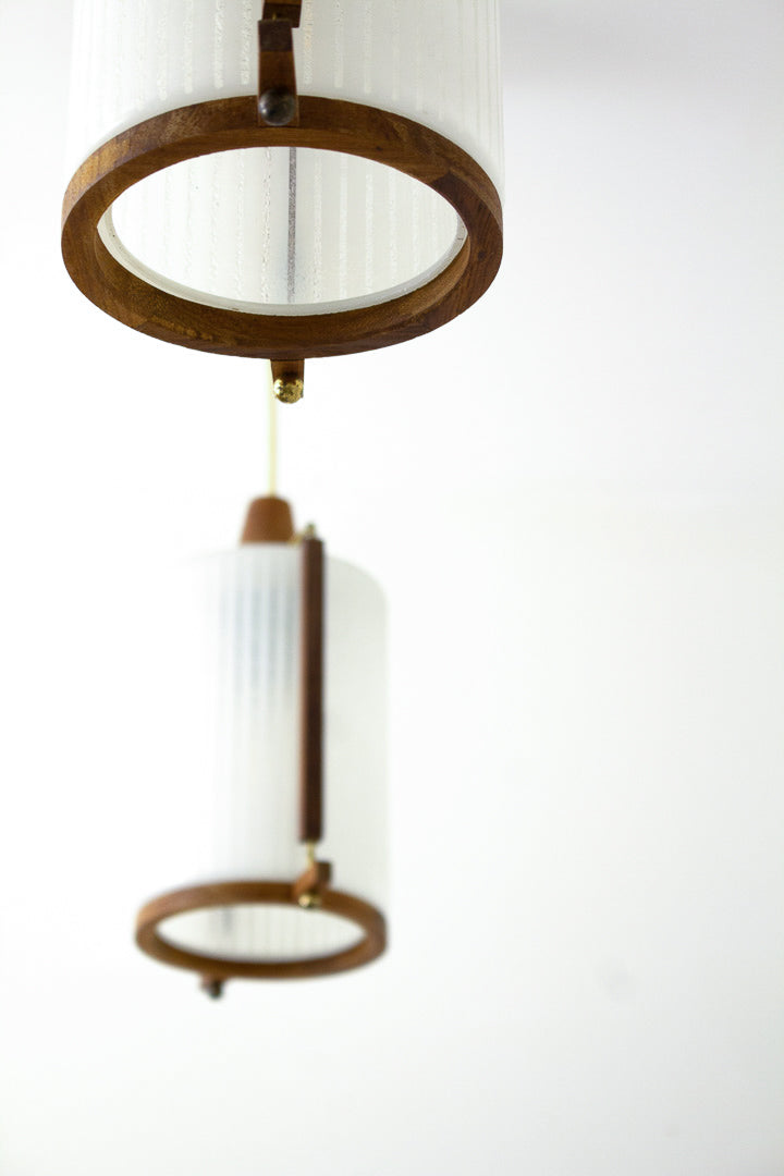 Set van 2 jaren 60 hanglampen met teakhouten details