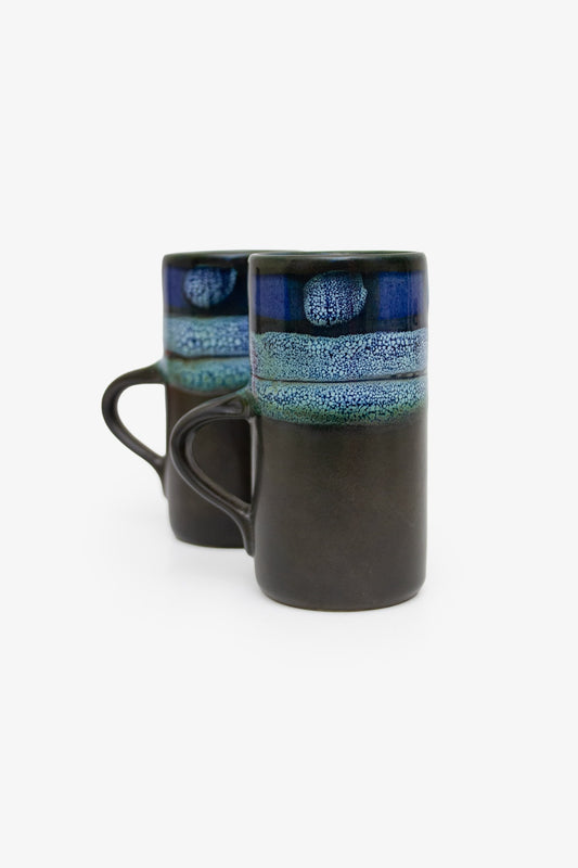Set van 2 vintage Celtic Pottery mokjes zwart blauw glazuur