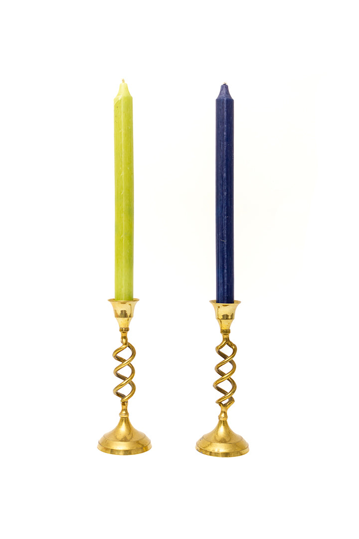 Set van 2 vintage messing kandelaars met gedraaid tussenstuk