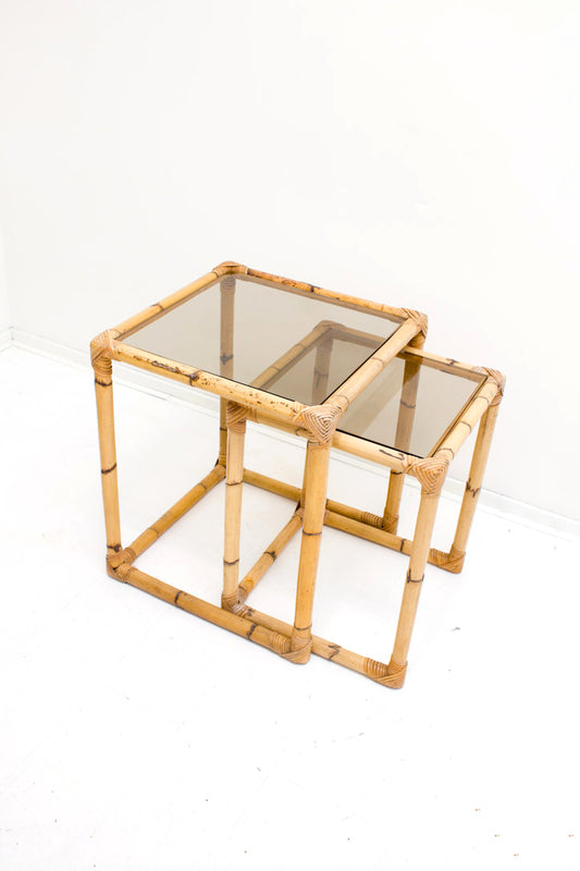 Set van 2 vintage rotan bijzettafels