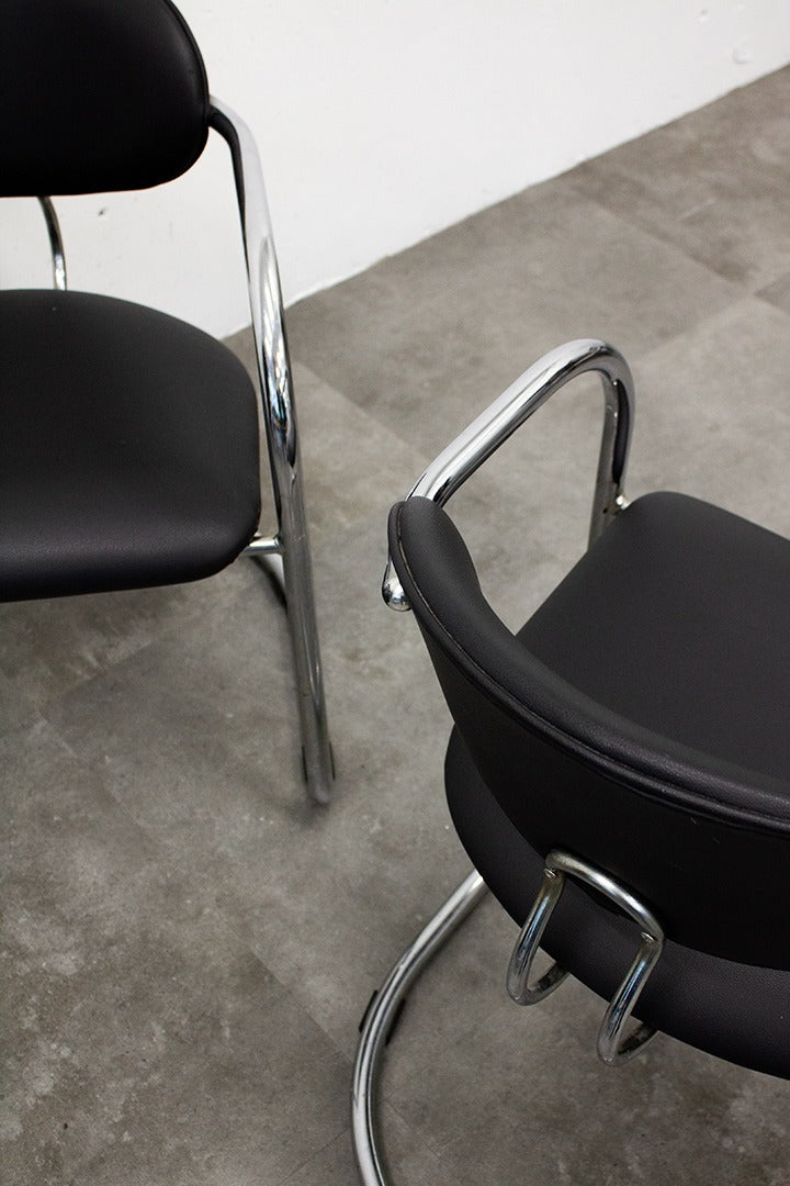 Set van 4 Effezeta Italy buisframe eetkamerstoelen zwart skai leer