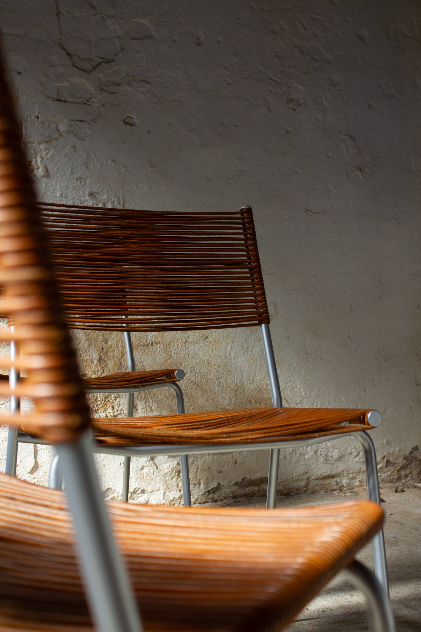 Set van 4 bruine leren 90's spaghetti eetkamerstoelen "Miss B" Tito Agnoli x Bonacina