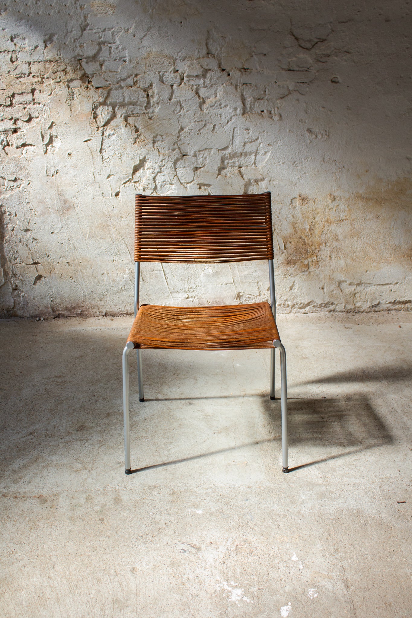 Set van 4 bruine leren 90's spaghetti eetkamerstoelen "Miss B" Tito Agnoli x Bonacina