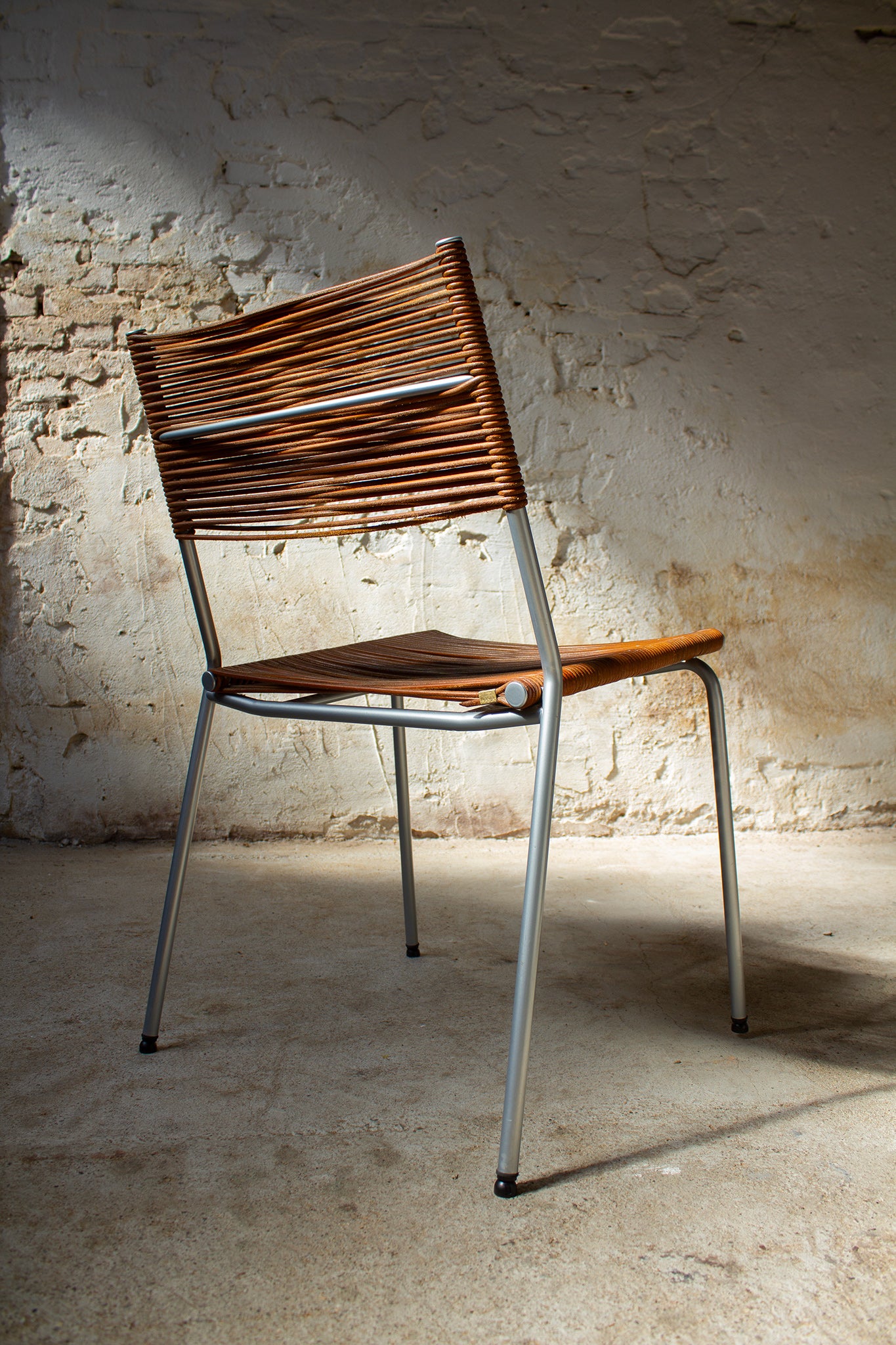 Set van 4 bruine leren 90's spaghetti eetkamerstoelen "Miss B" Tito Agnoli x Bonacina