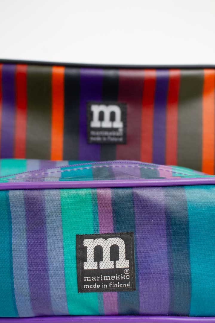 Set van 2 gekleurde gestreepte Marimekko toilettassen