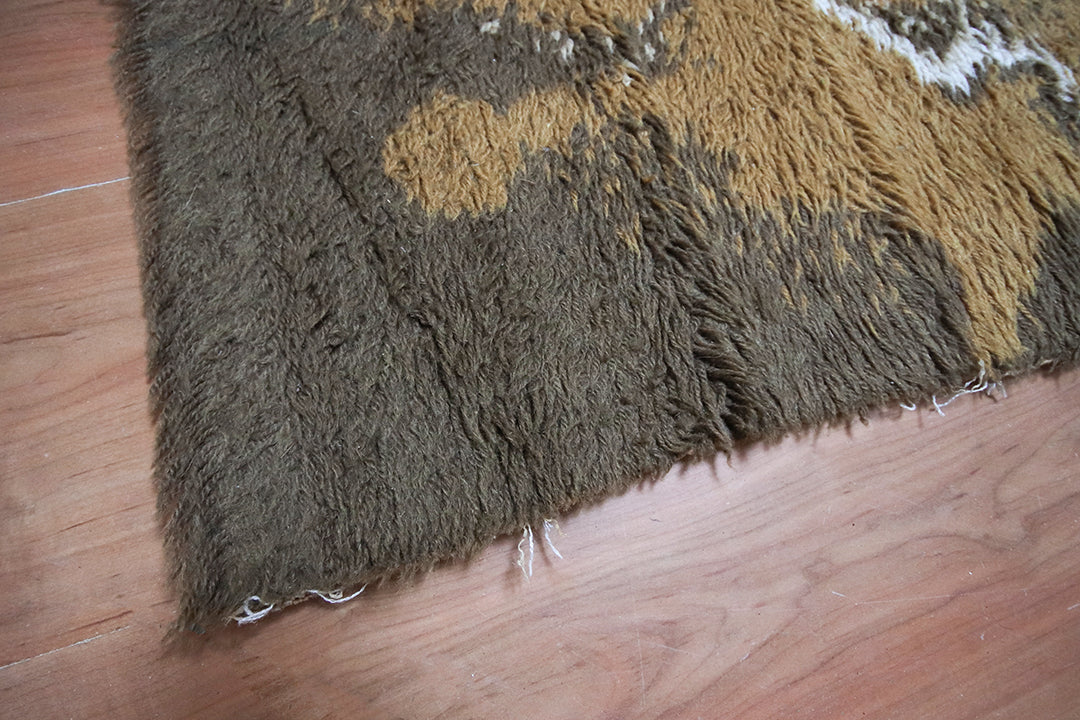 Seventies hoogpolig vloerkleed wol in bruine en crèmekleurige tinten