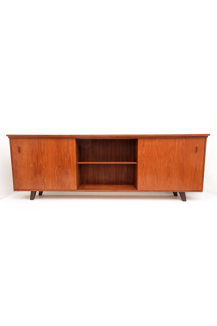 Smal vintage dressoir met formica blad en schuifdeurtjes