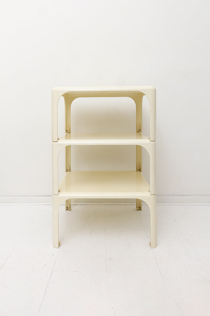 Stapelbare Demetrio 45 tafeltjes Vico Magistretti voor Artemide Milano jaren 60