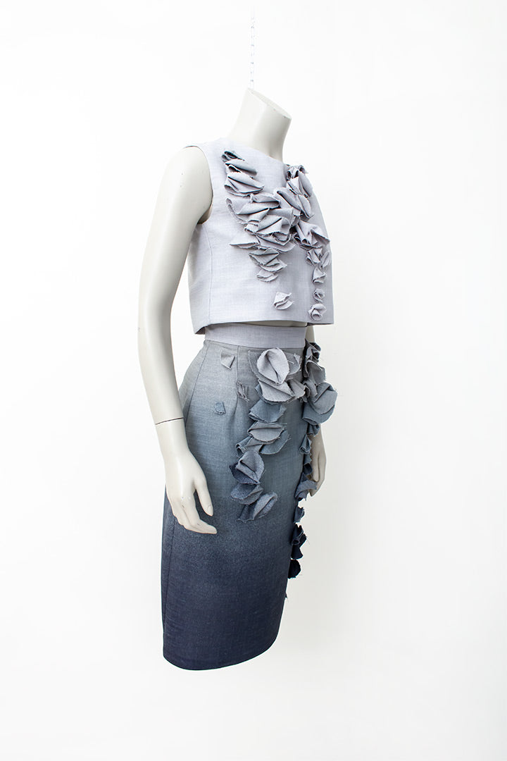 Studio Bolder grijze top en ombre kokerrok met 3D decoraties