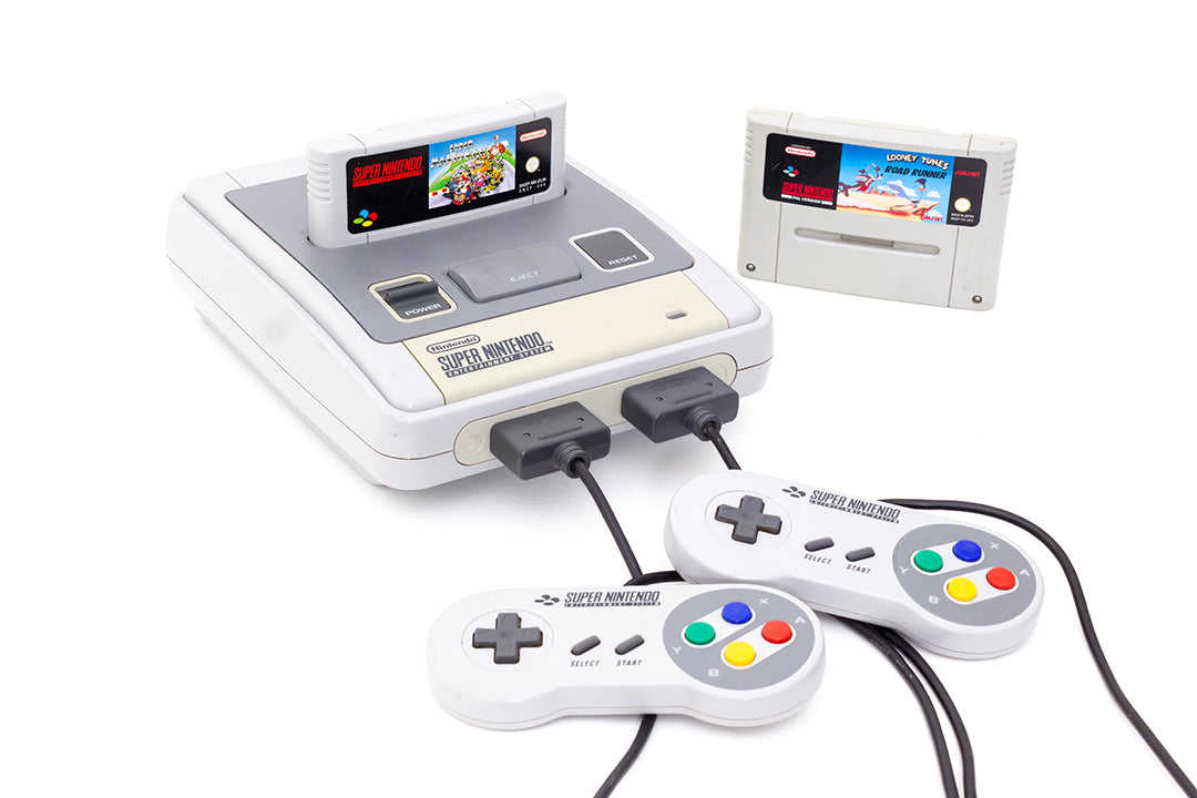 Super Nintendo SNES 1992 vintage Mario Kart en Road Runner 2 controllers coax aansluiting originele adapter