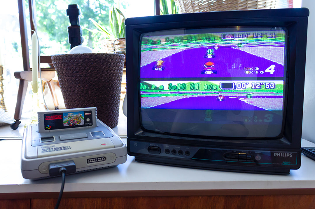 Super Nintendo SNES 1992 vintage Mario Kart en Road Runner 2 controllers coax aansluiting originele adapter