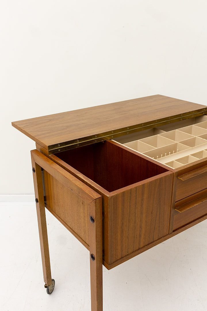 Teakhouten naaikastje op wieltjes vintage jaren 60