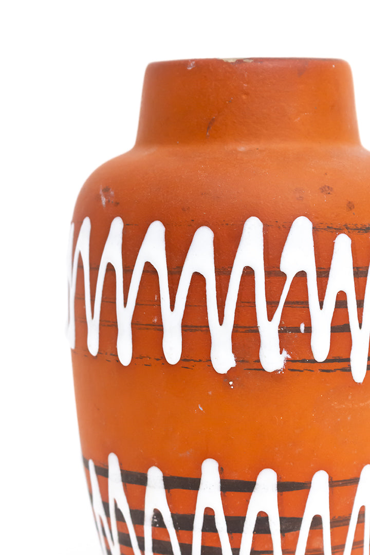 Terracotta vaas Scheurich met zigzag patroon en petrol binnenzijde
