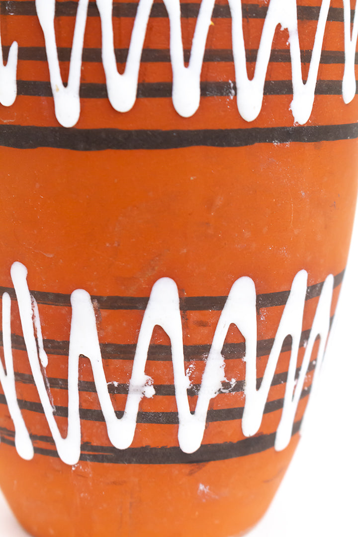 Terracotta vaas Scheurich met zigzag patroon en petrol binnenzijde