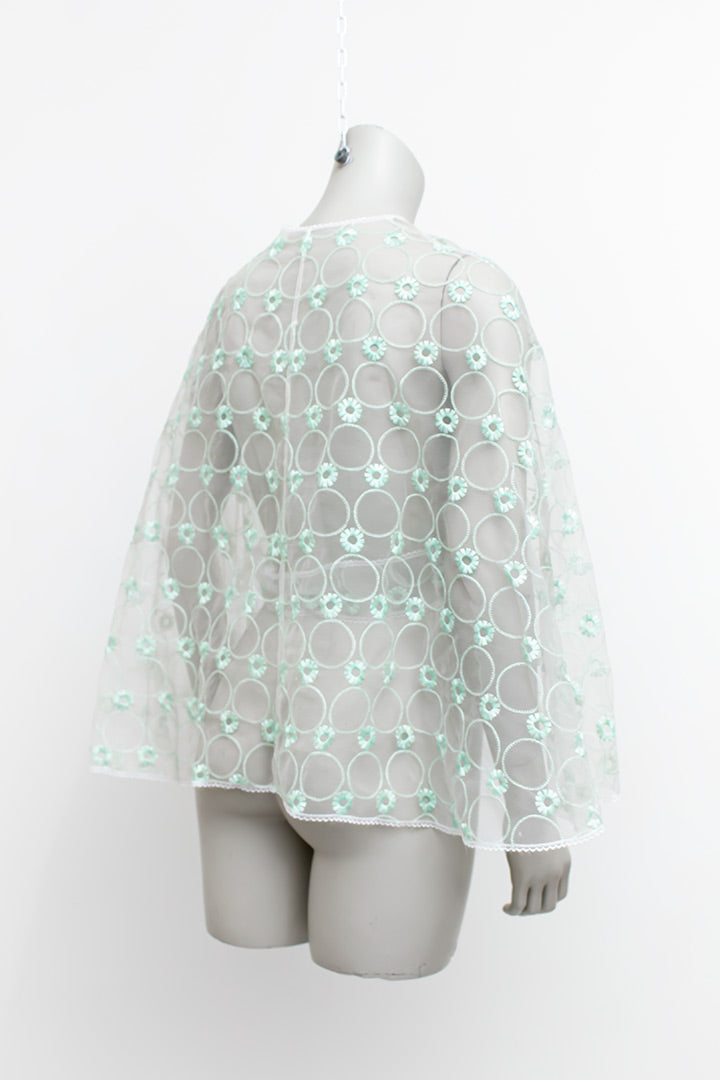 Vintage kanten top / capeje met mintgroene borduursels van bloemen en cirkels