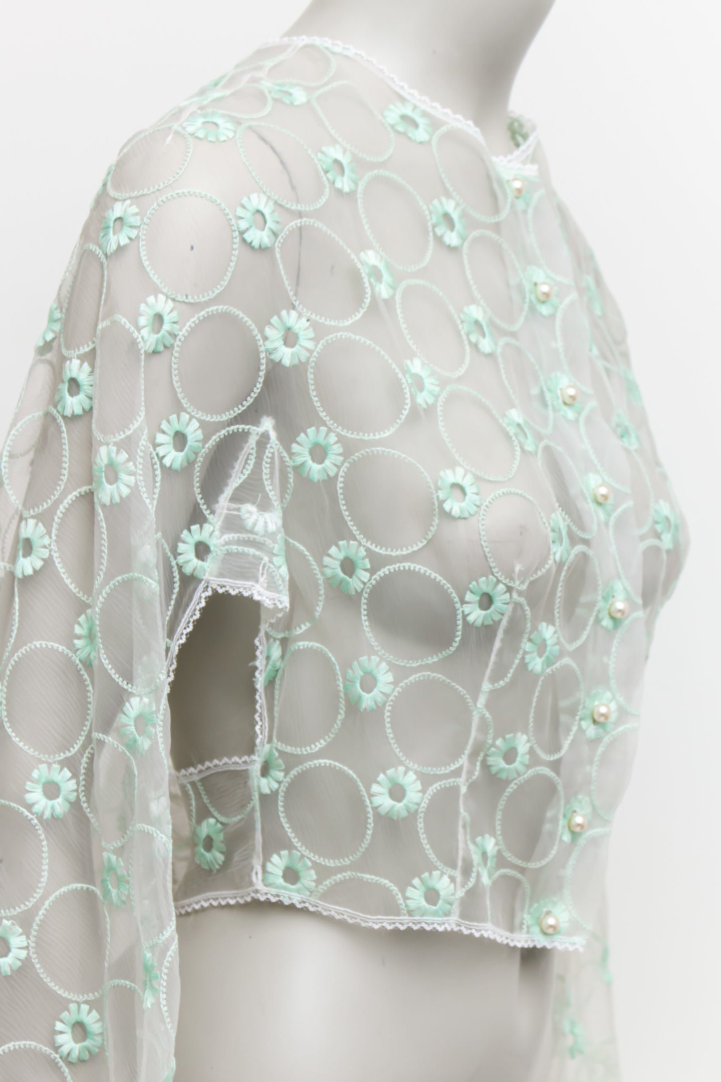 Vintage kanten top / capeje met mintgroene borduursels van bloemen en cirkels