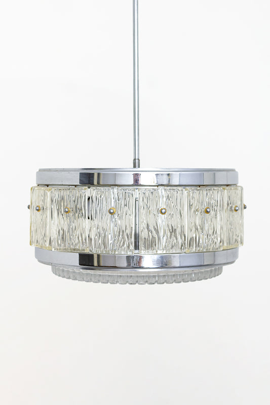 Verchroomde hanglamp met kristallen glasplaten jaren 60