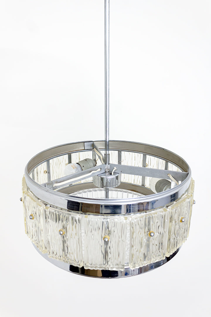Verchroomde hanglamp met kristallen glasplaten jaren 60