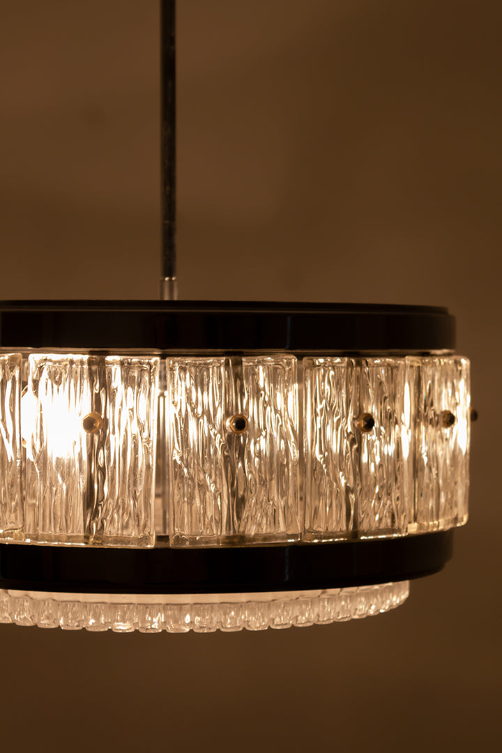 Verchroomde hanglamp met kristallen glasplaten jaren 60