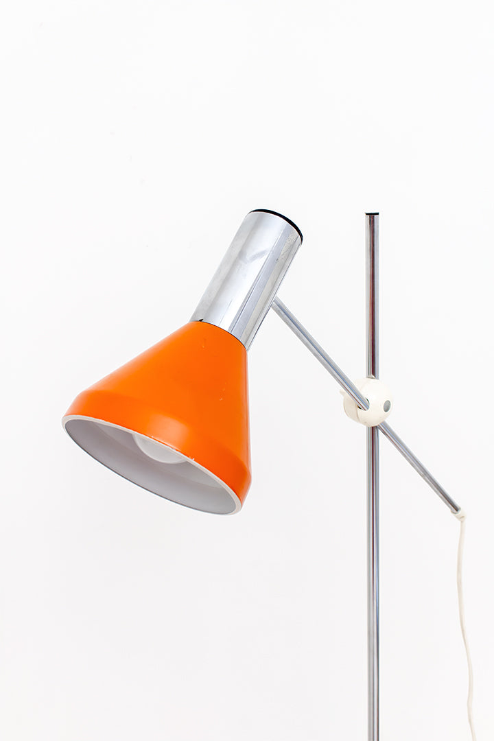 Verchroomde jaren 60 vloerlamp met oranje kap en voet