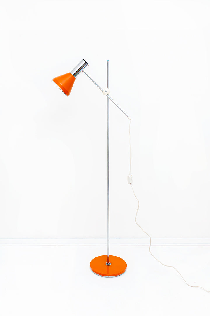 Verchroomde jaren 60 vloerlamp met oranje kap en voet