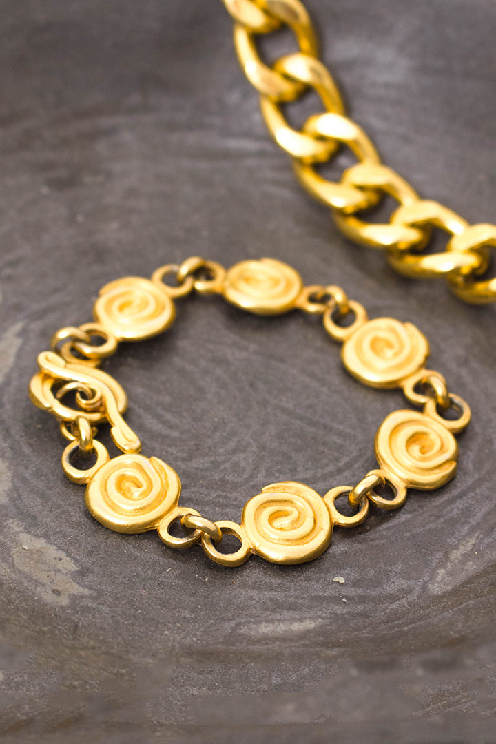 Vergulde armband met zonnetjes vintage