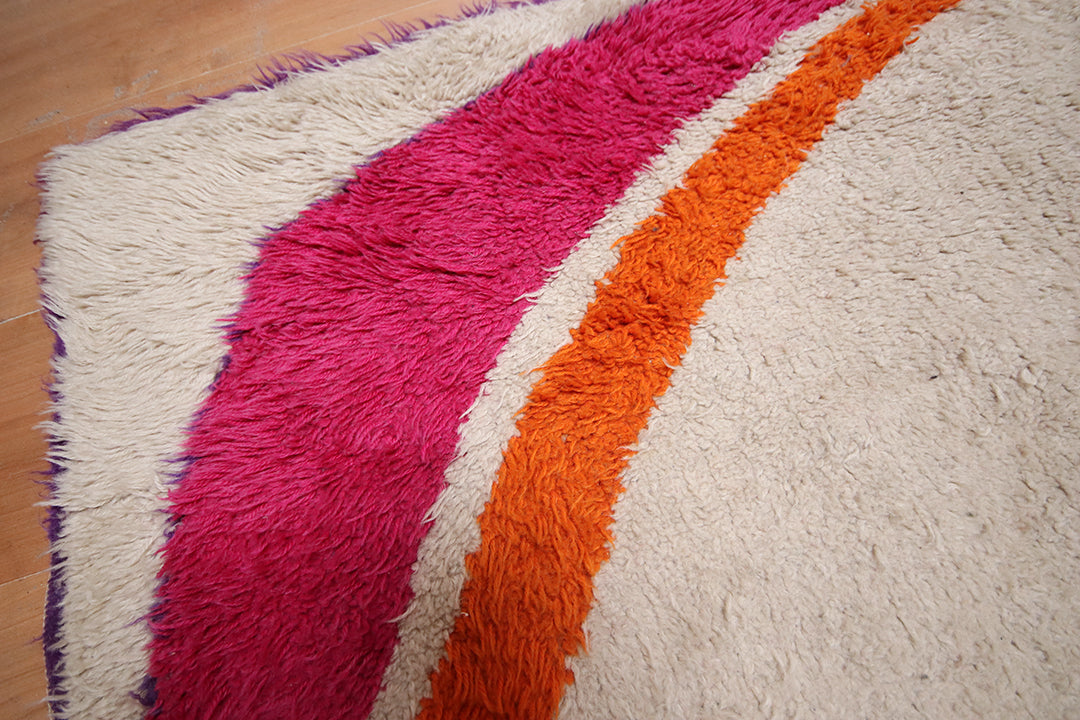 Vierkant vloerkleed hoogpolig jaren 60 in beige, roze, oranje en paars