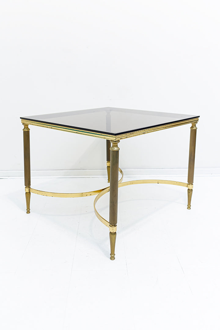 Vierkante salontafel met rookglas en messing onderstel vintage
