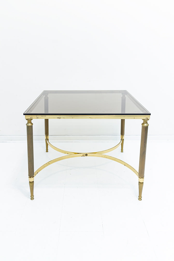 Vierkante salontafel met rookglas en messing onderstel vintage
