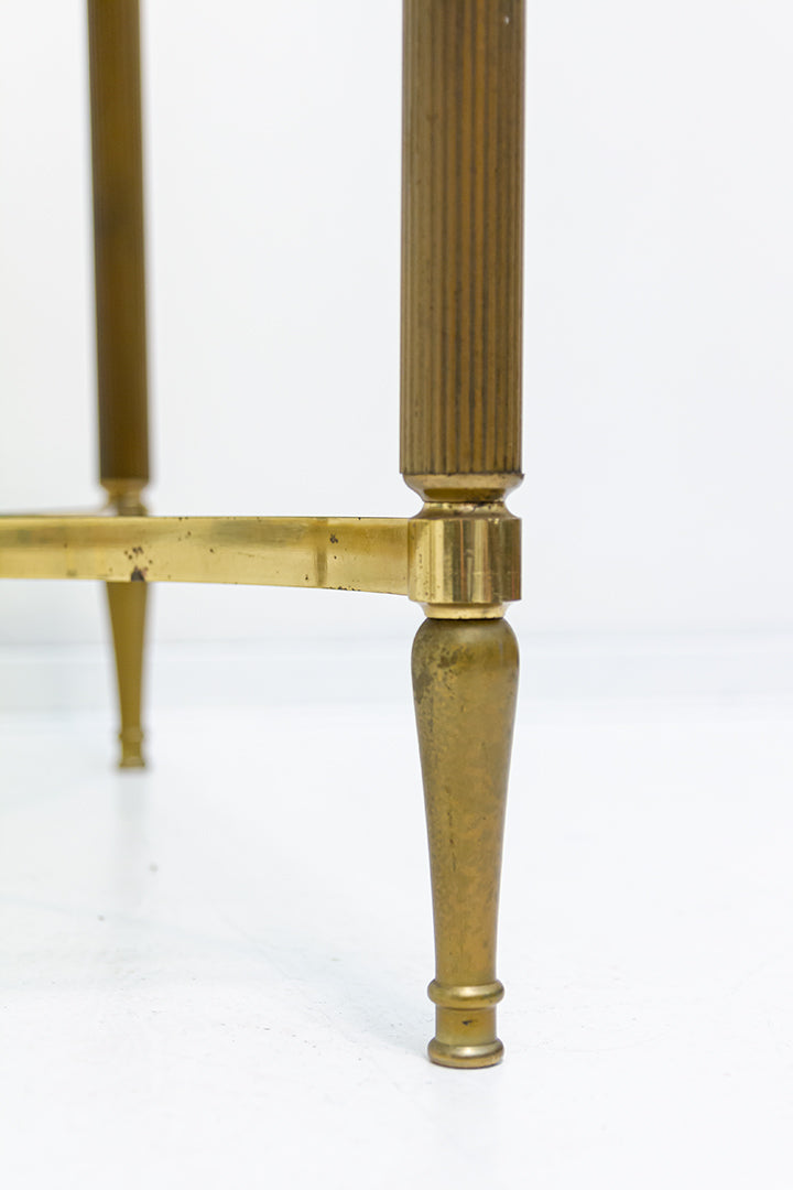 Vierkante salontafel met rookglas en messing onderstel vintage