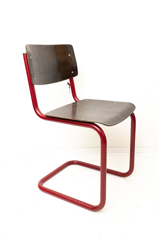 Vintage Ahrend de Cirkel schoolstoel met rood frame en houten zitting - set van 6
