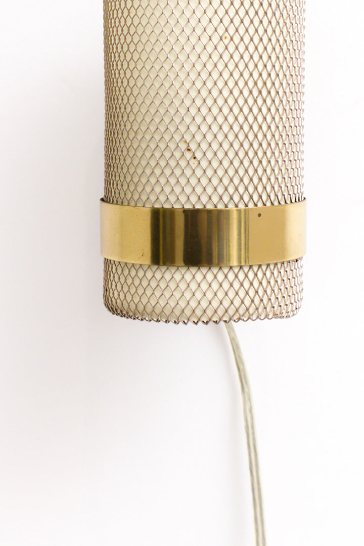 Vintage Deense wandlamp van teakhout met gaaskapje
