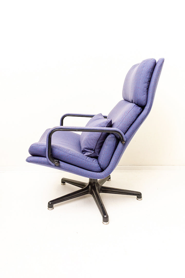 Vintage 1972 Artifort F154 blauwe fauteuil Geoffrey Harcourt