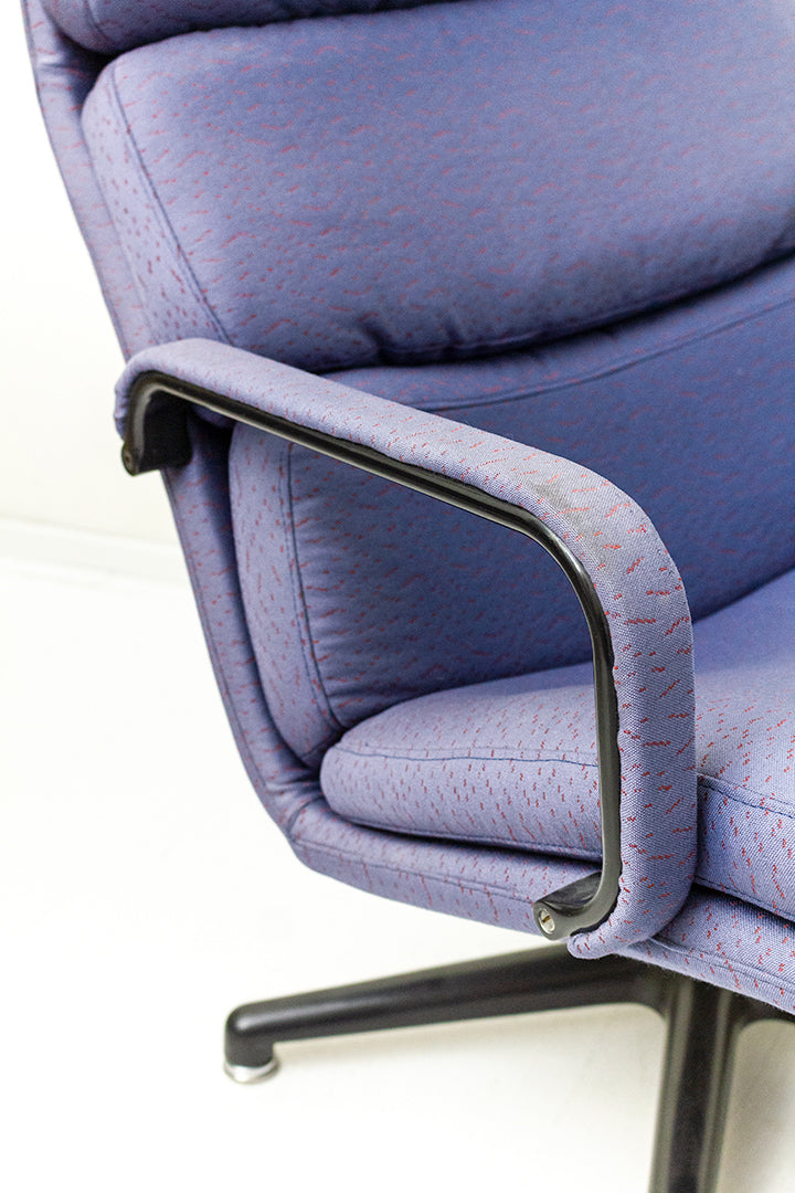 Vintage 1972 Artifort F154 blauwe fauteuil Geoffrey Harcourt