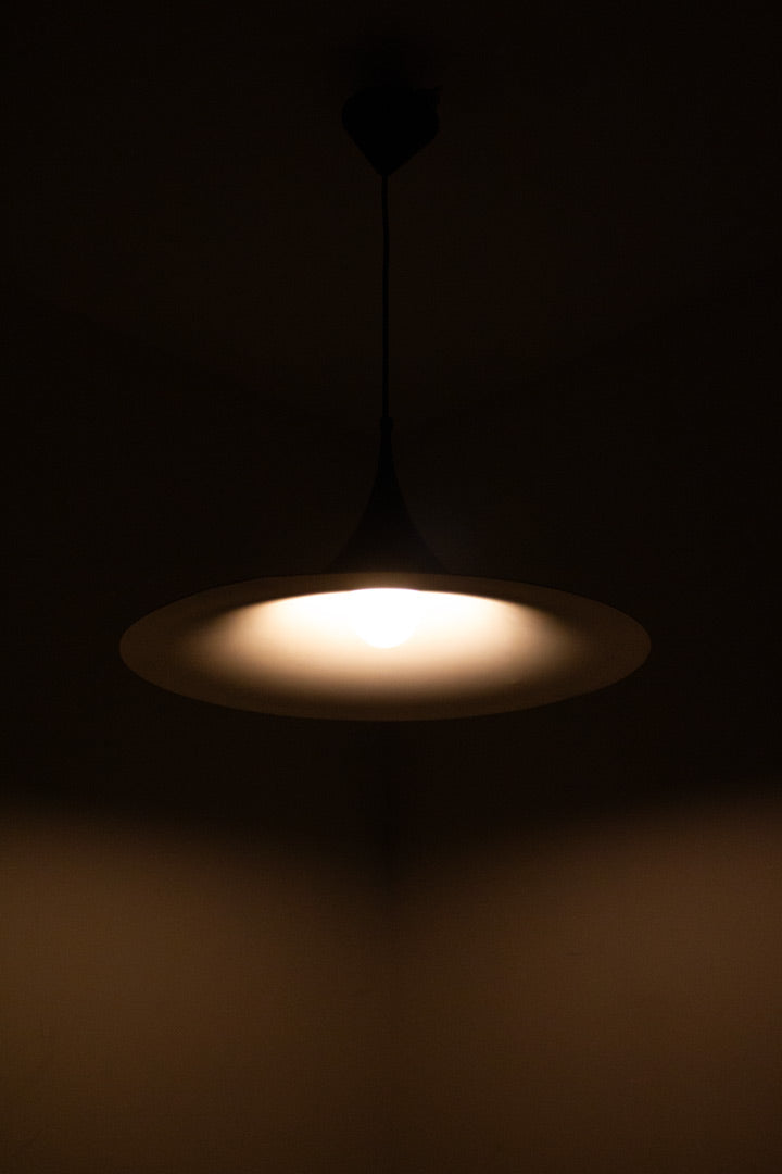 Vintage zwarte heksenhoed lamp Fog & Morup Semi